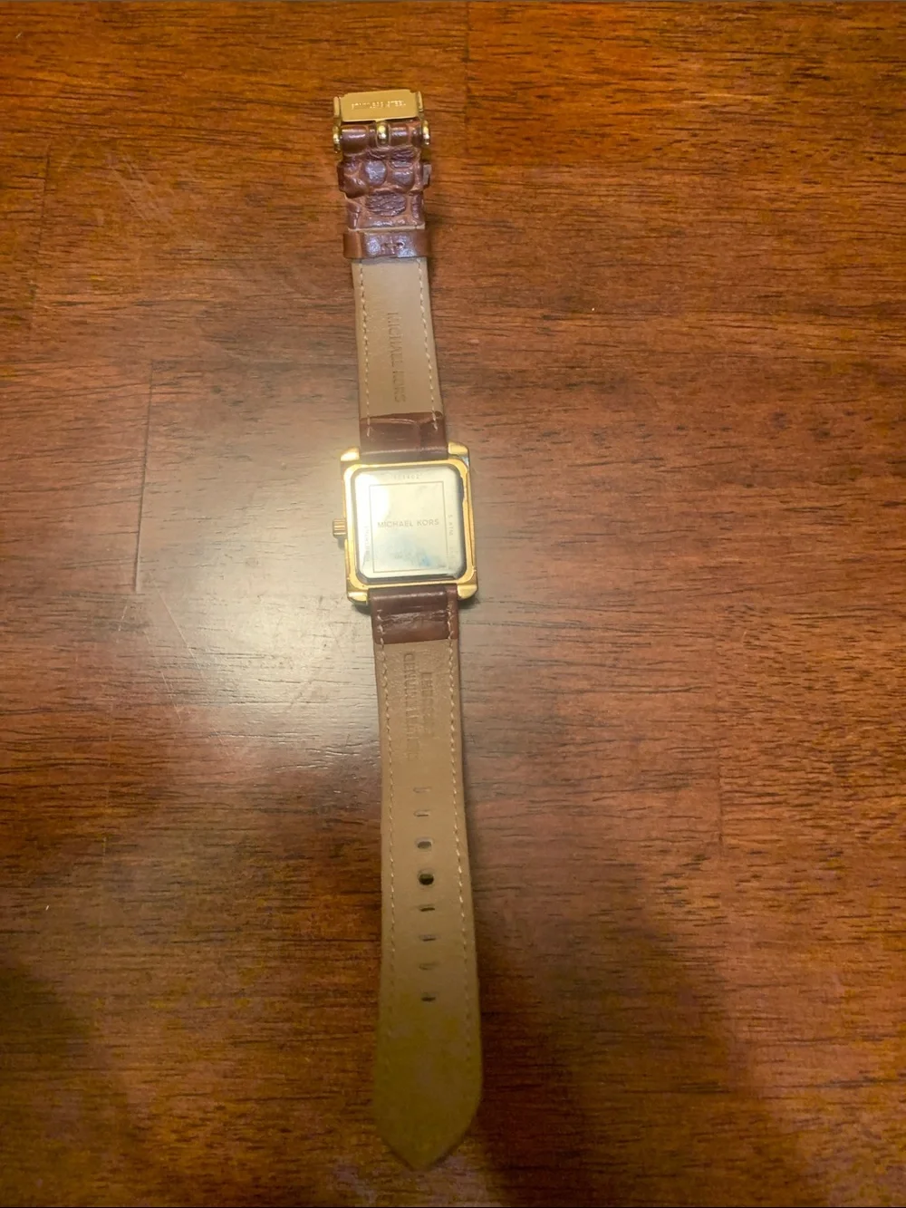 Absolutely stunning Michael Kors watch with Krystals and leather belt. Must !